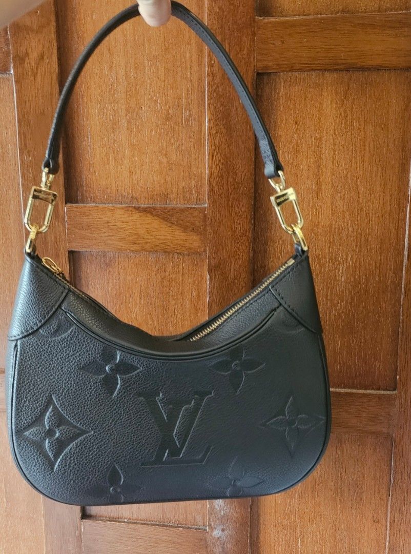 Louis Vuitton Bagatelle, 2 way (Category: Luxury Bags & Wallets) located in Manila. Submitted by martinascorner (Listing ID 1313988953, Image 2). Description: Ranked A. Bought in a reputable store in Shinjuku for around 345,000 yen.Never get to use it. My daughter wants a bigger one. Certificate of purchase on last picture posted. with dust bag included. pic 5 and 6 for your reference. ✅ Open for Swap. pick up only. payment can be made upon pick 