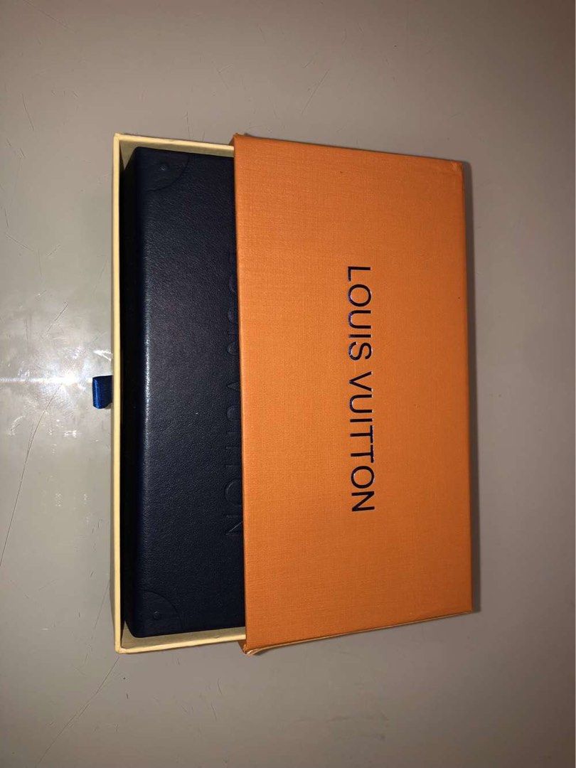 Louis Vuitton sunglasses (Category: Luxury) located in Toronto. Submitted by shayanrahe37466 (Listing ID 1314150630, Image 3). Description: Brand new in packing Louis vuitton sunglasses these coke with everything asking for 180 OBO message me for questions or offers .