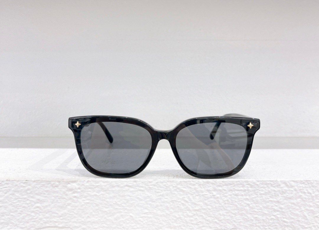 LOUIS VUITTON Sunglasses For Unisex Colour Available MODEL Z2136U Authentic Men s Fashion Watches Accessories Sunglasses Eyewear on Carousell