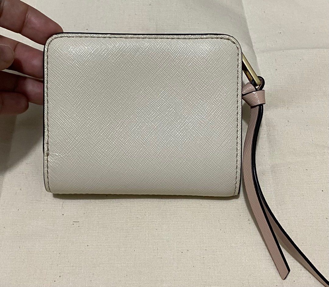 Marc Jacobs Snapshot Mini Compact Wallet (Category: Luxury Bags & Wallets) located in Bulacan. Submitted by thedeclutteringmom (Listing ID 1314059559, Image 2). Description: Guaranteed original Very nice in actual In very good condition Gold hardwares Wallet only.