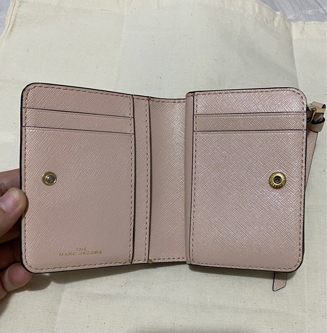 Marc Jacobs Snapshot Mini Compact Wallet (Category: Luxury Bags & Wallets) located in Bulacan. Submitted by thedeclutteringmom (Listing ID 1314059559, Image 3). Description: Guaranteed original Very nice in actual In very good condition Gold hardwares Wallet only.