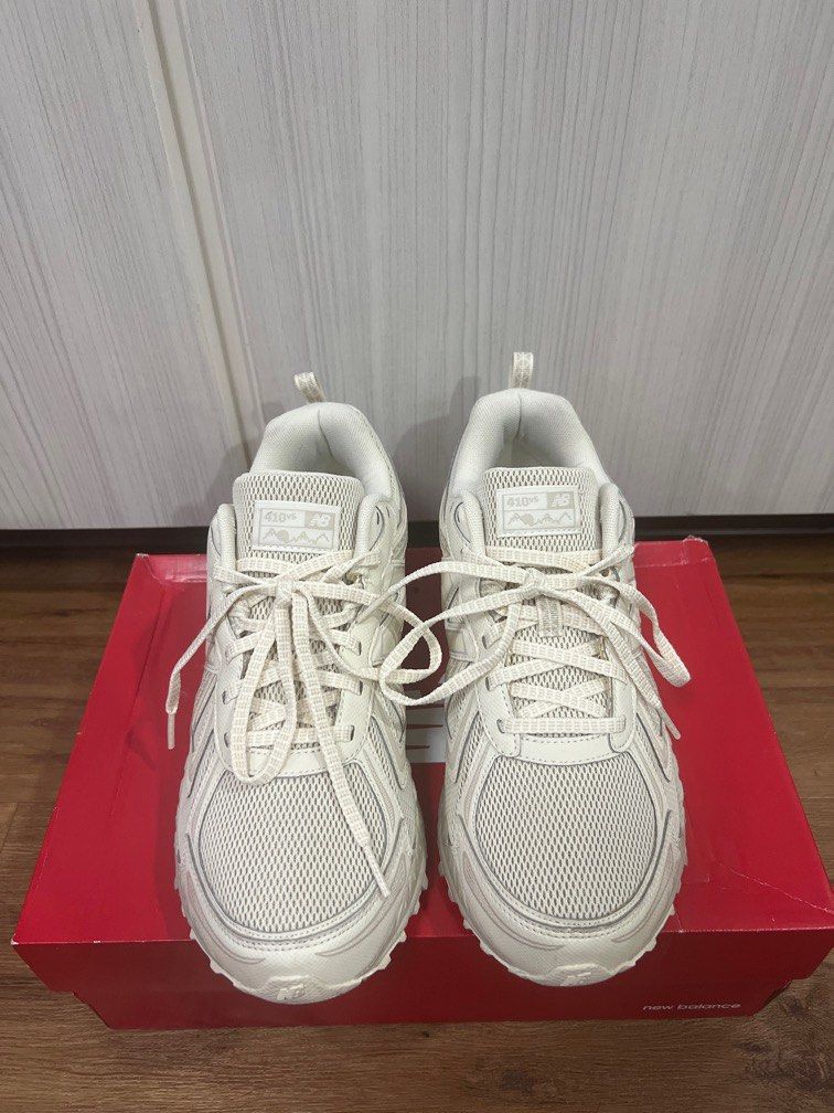 New Balance 410 (Category: Sneakers) located in Quezon City. Submitted by jpy00 (Listing ID 1314036396, Image 3). Description: New Balance 410 in Beige Size 9 Bought from Korea Worn only once and just stored Has a couple of glue marks (probs from production) but unnoticeable when worn.