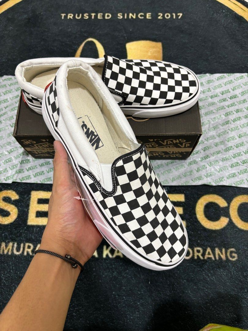 New Stock Vans Slip On Chex White Black Size 40 41 42 43 44 RM75.00 Pm untuk order Men s Fashion Footwear Sneakers on Carousell