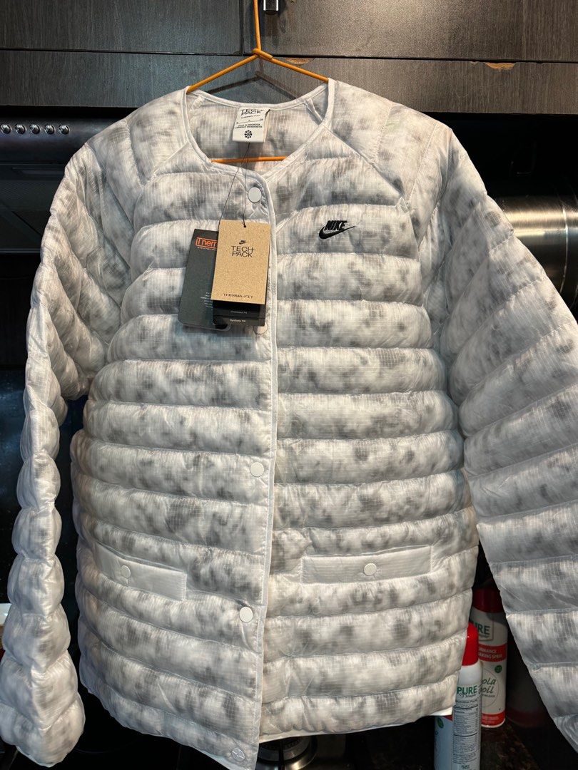 Nike Sportswear Therma-FIT Tech Pack (Category: Coats, Jackets and Outerwear) located in Mandaluyong City. Submitted by md2023_ (Listing ID 1314129099, Image 2). Description: BN/Never used This is a 2 pack jacket. Size SMALL womens but oversized. Can fit to Medium-Large mens/womens Message me for more detailed pictures and infos!.