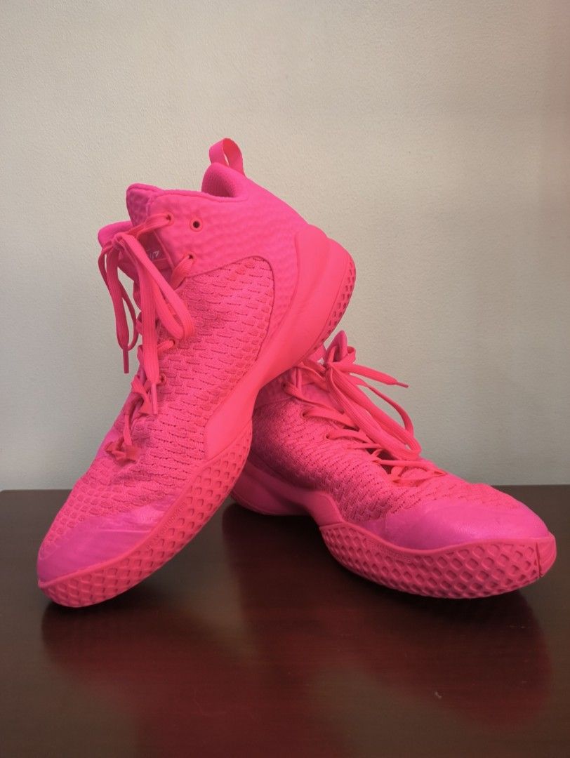 lou williams pink shoes