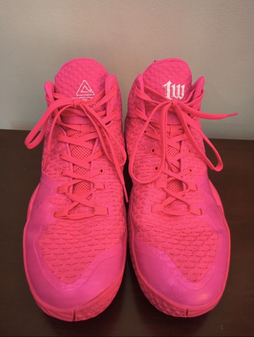 lou williams pink shoes