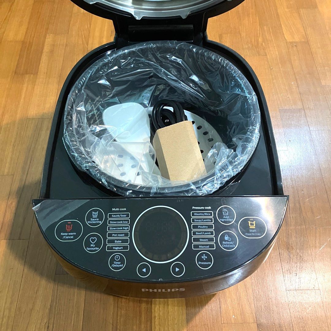 Philips All in one Pressure Cooker Deluxe Collection HD2145 62 Unused