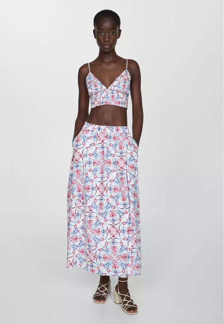 Printed Cotton Midi Skirt with Pockets (Category: Skirts) located in Quezon City. Submitted by mialla (Listing ID 1314116678, Image 1). Description: Used 3 times, Good Condition / Floral printed midi pocketed skirt / Fits M (has a garter so it’ll fit those between M-L) / High rise / Elasticised waistband / Open pockets / CottonPrinted Midi Skirt / Super comfortable / Lowest price posted. Original Price: ₱2,295.00 PHP · Brand: Mango RFS: Declutter