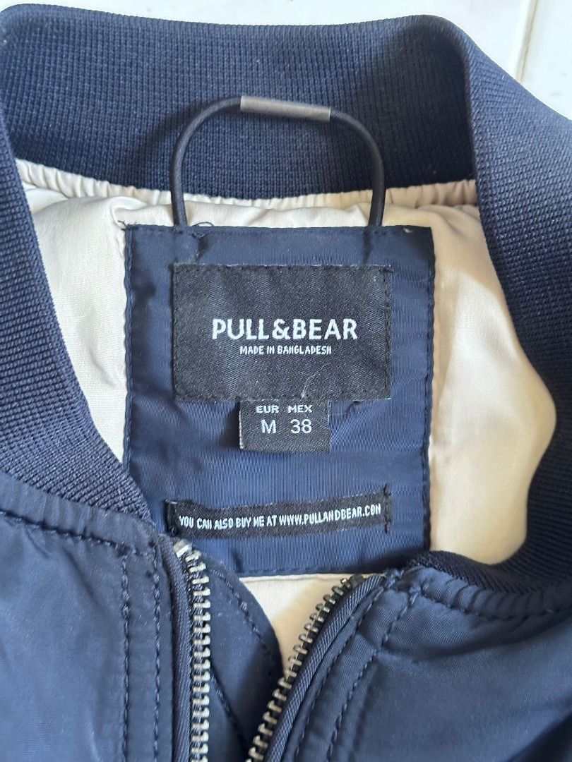 Pull & Bear Jacket （分類：外套及戶外衣服）位於 Hong Kong。 由 simontang_1 提交（商品編號 1314017547，圖片 3）。簡介： Pull & Bear Jacket Size: M /38 Colour : Navy 幾乎全新 $200。