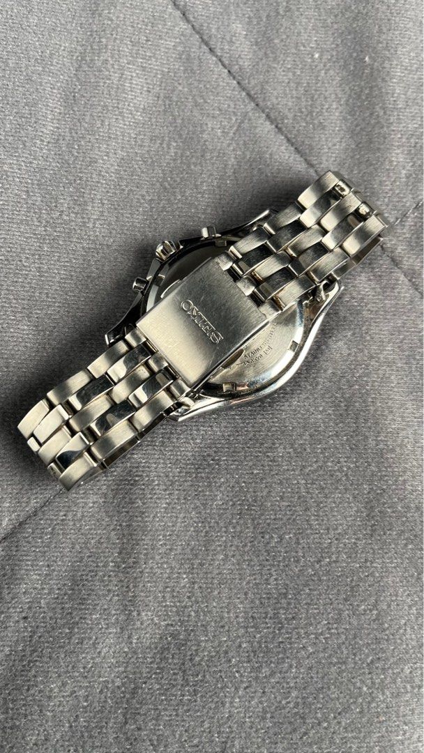 Seiko White Face Chronograph quartz (Category: Men's Watches) located in Manila. Submitted by olxph_400275733 (Listing ID 1314121333, Image 3). Description: 7t62 movement 101xxxx serial Large 42 mm width Blue hands Bracelet can fit 7.5” wrists .