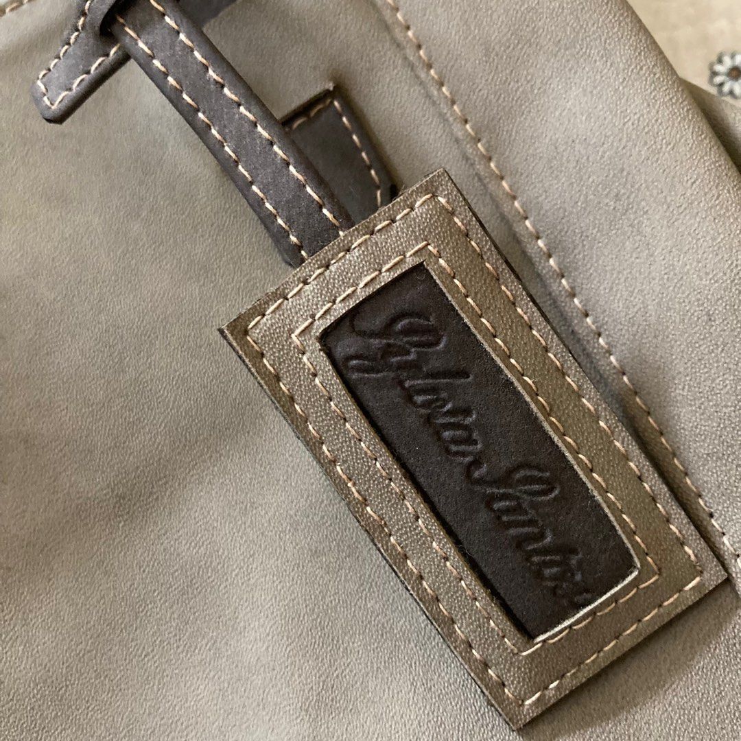 Shoulder Bag (Category: Shoulder Bags) located in Daet. Submitted by aguirremheann26 (Listing ID 1313998008, Image 2). Description: .