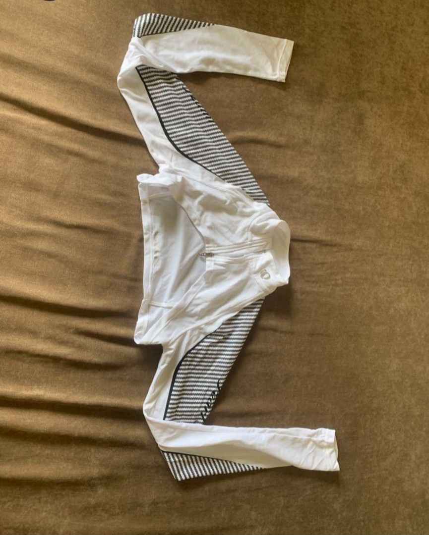 Shrug Pearl Izumi (Category: Activewear) located in Manila. Submitted by amber_silver (Listing ID 1314055890, Image 3). Description: An innovation in function and fashion, this shrug can be paired with a sleeveless Jersey or a tank for warmth and comfort in cool conditions. 💯 authentic. fit s-m Pwede Pickup tru Lalamove/Grab Location: San Mateo Rizal.