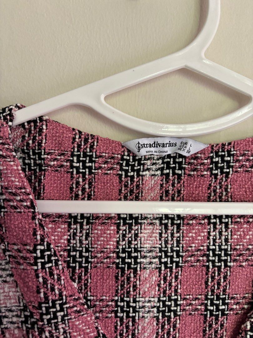 Stradivarius Checkered Fringe Pink Top (Category: Sleeveless) located in Las Pinas. Submitted by tin.bats (Listing ID 1314088139, Image 3). Description: Pre-loved 🫶🏼 still in great condition! Quality fabric. Actual photos are already uploaded. Size: large Colors: pink/white/black.