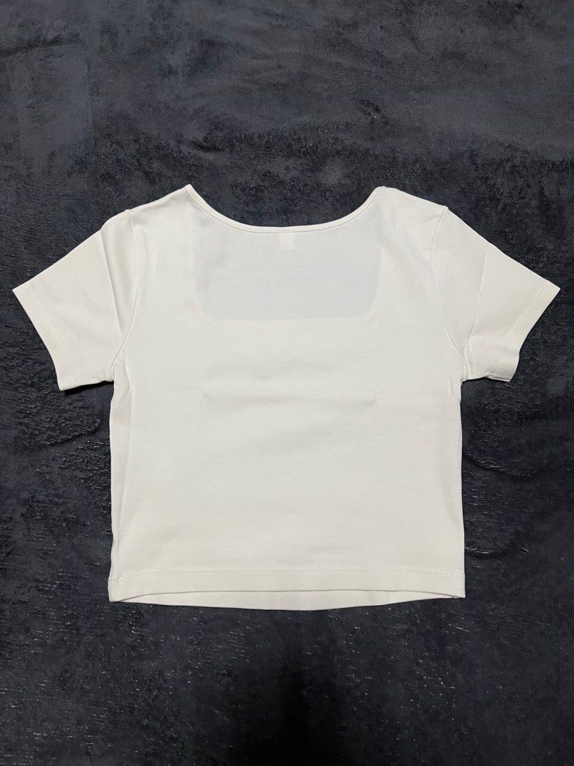UNIQLO Cream Cropped Top (Category: Shirts) located in Cagayan de Oro. Submitted by dollydeclutter (Listing ID 1314031356, Image 2). Description: UNIQLO Cream Square Neck Cropped Top SIZE: Small PRICE: 550 MOP: GCash, BDO Bank Transfer RFS: Declutter, Never used PM for more Inquiries ♡.