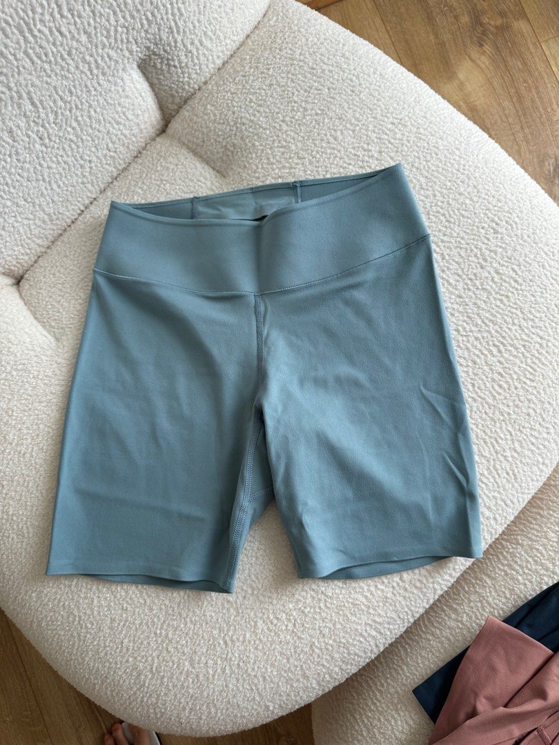 Uniqlo workout shorts top
