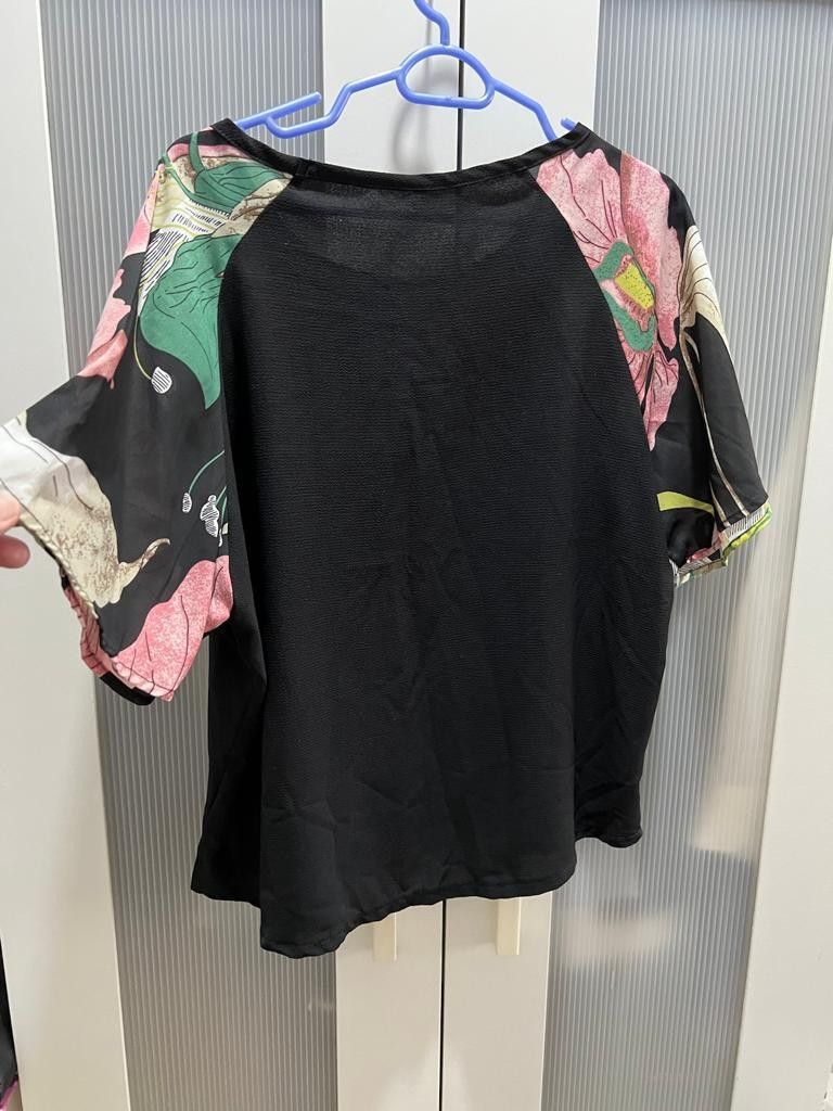 Women's Black Blouse (Category: Blouses) located in Quezon City. Submitted by mumsy1925 (Listing ID 1314020186, Image 2). Description: Used twice. No flaws. Still in good condition. Bought this for P389. RFS: Decluttering.