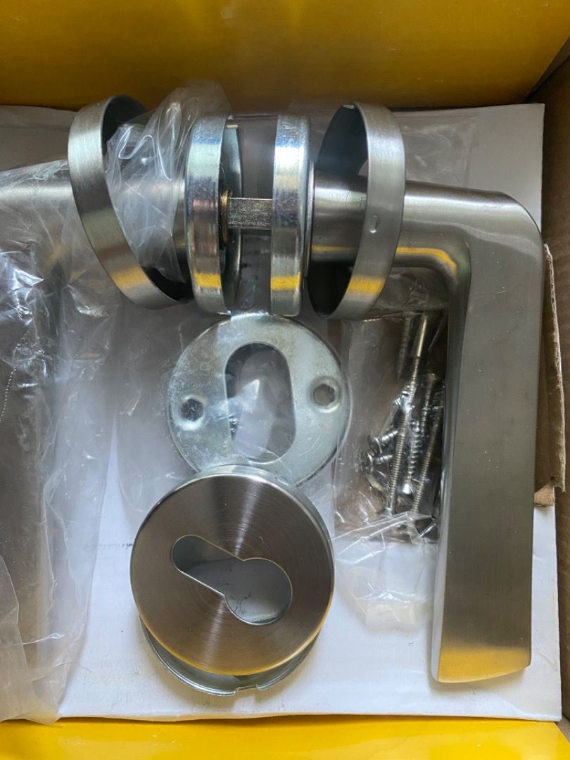 Yale CMH-014 Solid Lever Handle (Category: Locks, Doors & Gates) located in Pasig City. Submitted by jgoods11 (Listing ID 1313972157, Image 3). Description: 1. Material: Stainless steel, stainless steel substructure 2. Finish: Satin, Polished, PVD and AB 3. Bearing: Lever handle pivot-fitted in rose, with height holding mechanism 4. Standard: Certified in compliance with EN 1906:2012, class: 3 7 – 0 1 4 0 U.