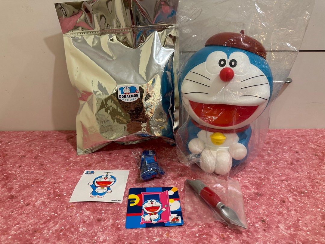 全新叮噹100% 多啦A夢& Friends 巡回特展香港站會場限定爆谷桶, 興趣及遊戲, 玩具& 遊戲類- Carousell