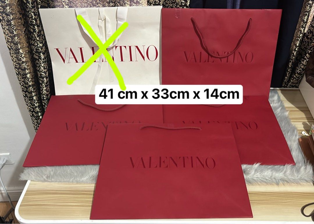 ‼️ Authentic Valentino Semi Large Paperbag (Category: Luxury Bags & Wallets) located in Quezon City. Submitted by box.luxebycheng (Listing ID 1306562291, Image 1). Description: 600 each.