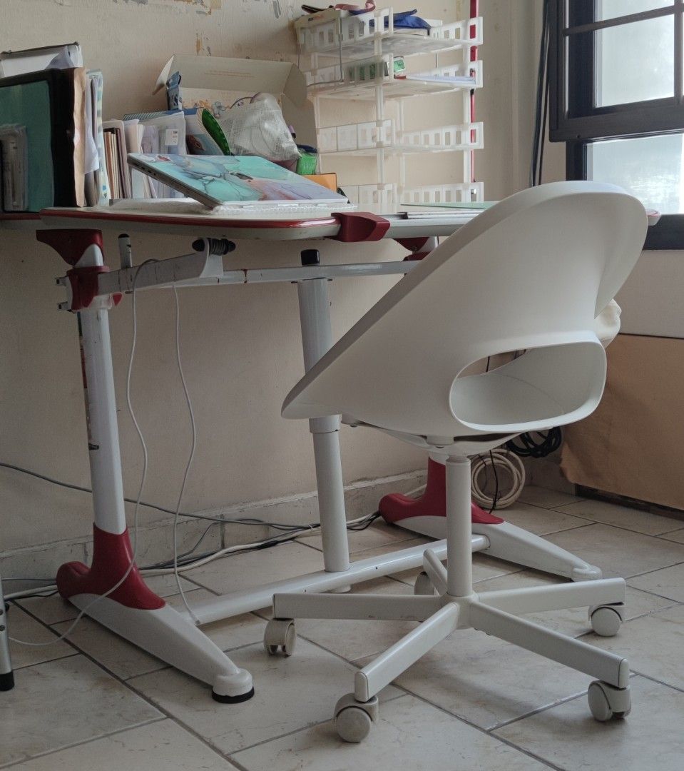 Adjustable Study Table (Category: Tables & Sets) located in Singapore. Submitted by dsother (Listing ID 1314191661, Image 1). Description: Height is adjustable 2 table top.