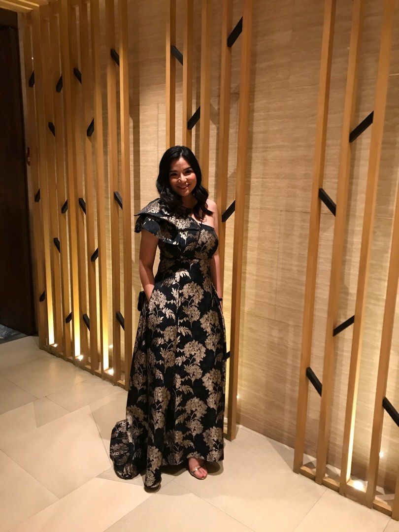 Aidan Mattox One Shoulder Gown, Women's Fashion, Dresses & Sets, Evening  dresses & gowns on Carousell