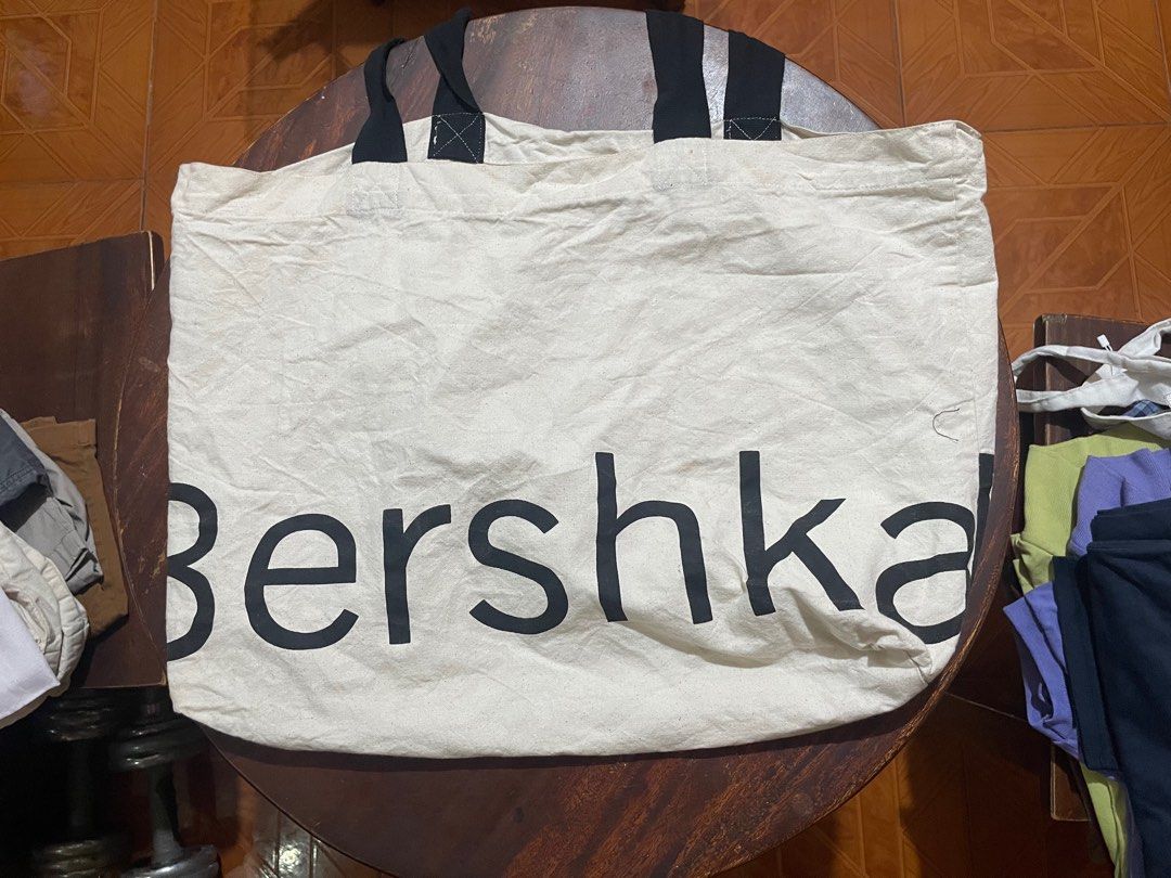[BUNDLE] Assorted Tote Bags (Category: Tote Bags) located in Caloocan City. Submitted by n0thingshere (Listing ID 1314265403, Image 2). Description: Bundle includes: Bershka Tote Bag Marketplace Grocery Bag Uniqlo Tote Bag (medium) Gene Plus Jas Water Bottle Bag Uniqlo 10th Anniversary Tote Bag The Future is Female Customized Tote Bag Macao Imperial Tote Bag (free) No tingi, bundle only Price is firm .