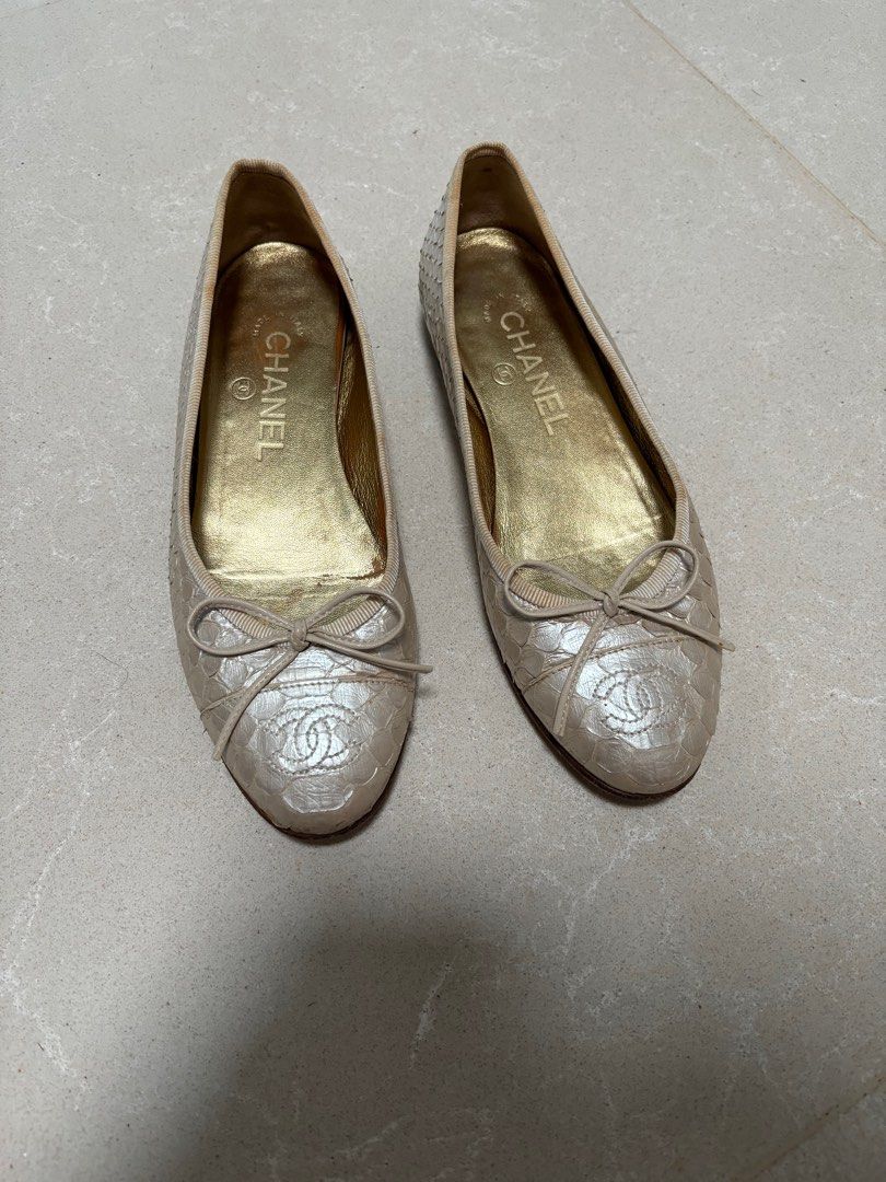 Chanel flat (Category: Flats) located in Singapore. Submitted by llldddph (Listing ID 1314281921, Image 1). Description: Chanel flat Size: 35.5 Condition as picture .