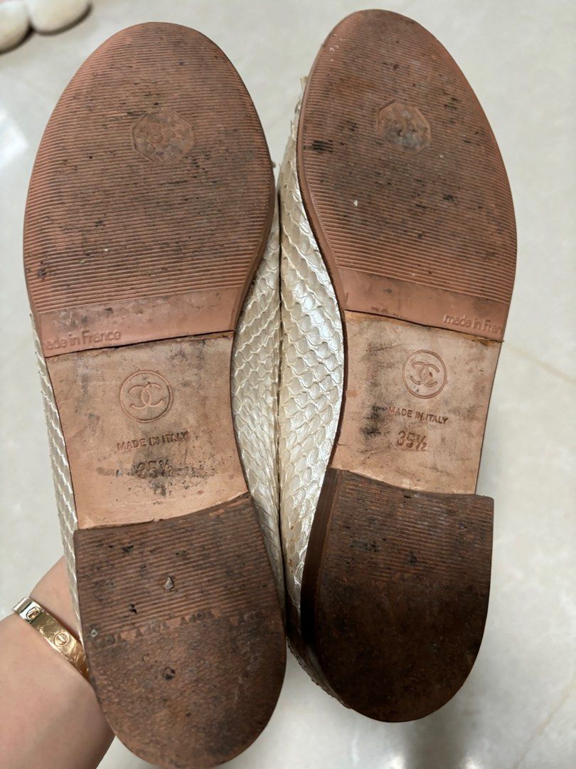 Chanel flat (Category: Flats) located in Singapore. Submitted by llldddph (Listing ID 1314281921, Image 5). Description: Chanel flat Size: 35.5 Condition as picture .