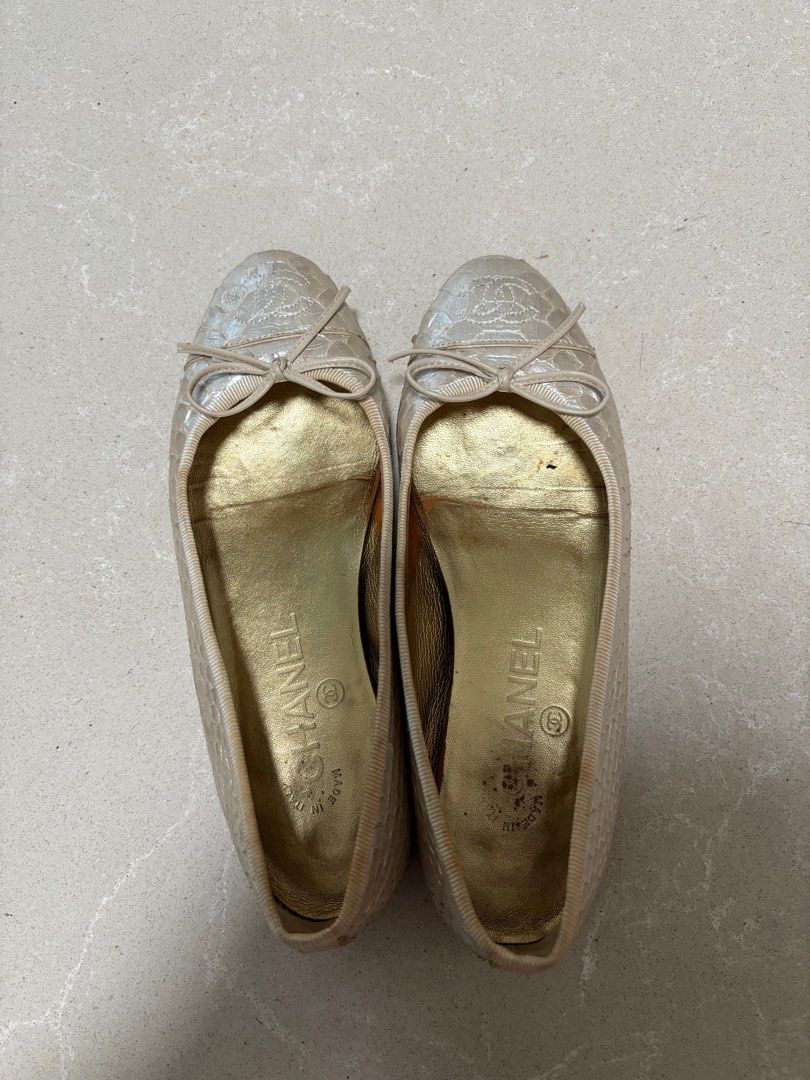 Chanel flat (Category: Flats) located in Singapore. Submitted by llldddph (Listing ID 1314281921, Image 6). Description: Chanel flat Size: 35.5 Condition as picture .