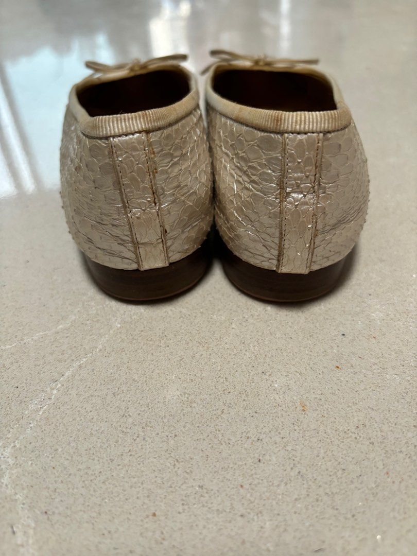 Chanel flat (Category: Flats) located in Singapore. Submitted by llldddph (Listing ID 1314281921, Image 4). Description: Chanel flat Size: 35.5 Condition as picture .
