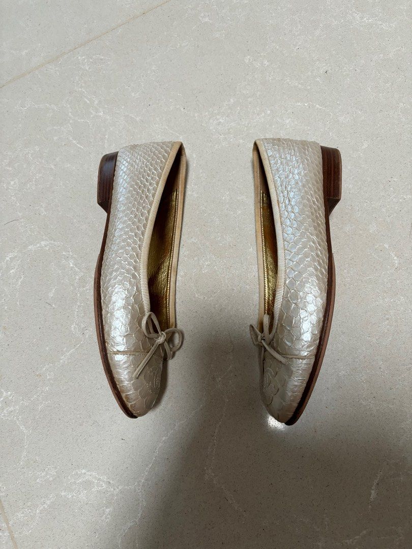 Chanel flat (Category: Flats) located in Singapore. Submitted by llldddph (Listing ID 1314281921, Image 3). Description: Chanel flat Size: 35.5 Condition as picture .