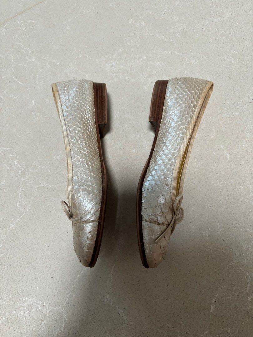 Chanel flat (Category: Flats) located in Singapore. Submitted by llldddph (Listing ID 1314281921, Image 2). Description: Chanel flat Size: 35.5 Condition as picture .