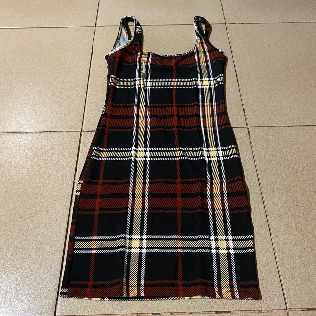 Checkered Dress (Category: Dresses) located in Manila. Submitted by ranze (Listing ID 1314252719, Image 1). Description: Loveeee this fitted dress! Perfect for everyday stroll around. .