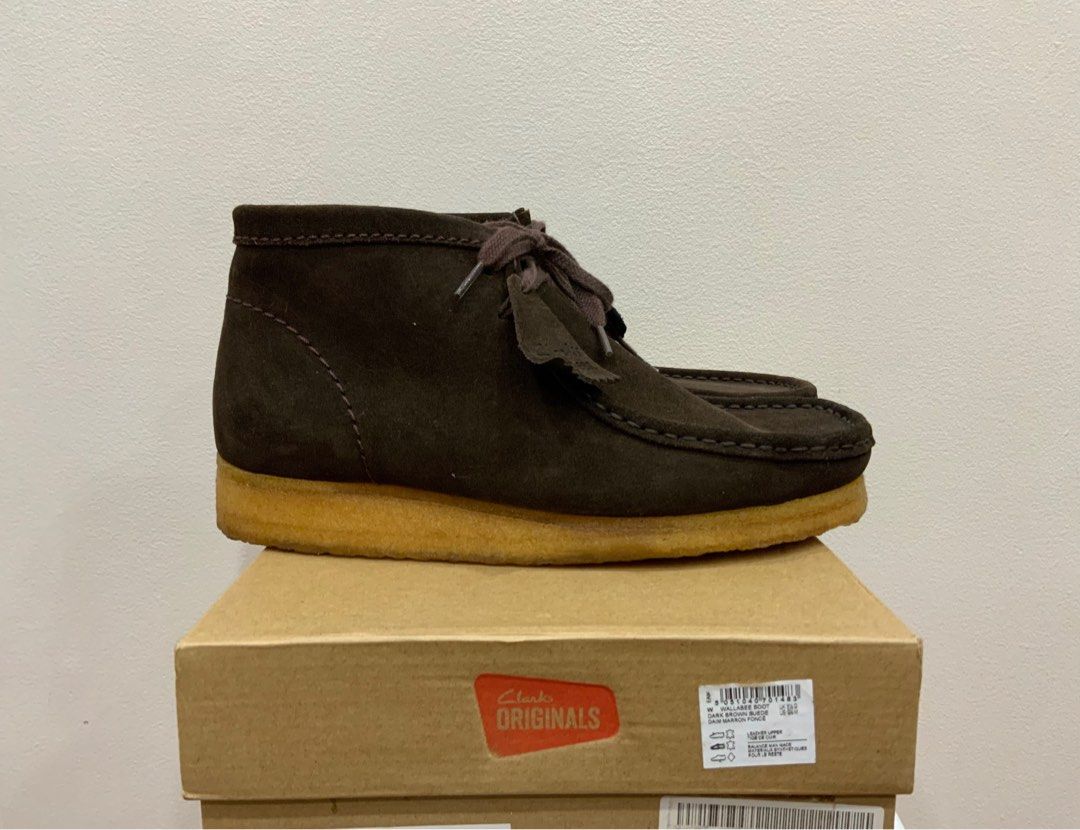 Clarks Wallabee Boot Vintage (Category: Boots) located in Mandaluyong City. Submitted by plaza.esquinita (Listing ID 1314341220, Image 1). Description: Clark’s Originals Clark’s Wallabee Boot Dark Brown Suede Daim Marron Foncé Size 8.5 UK Eur 42.5 Bought From Japan Clark’s Wallabee Store Like New Used for 2 Times only and then stored after. This is a rare piece of Clark’s Wallabee Boot, that has a nice aging and vintage look to it. Not your usual