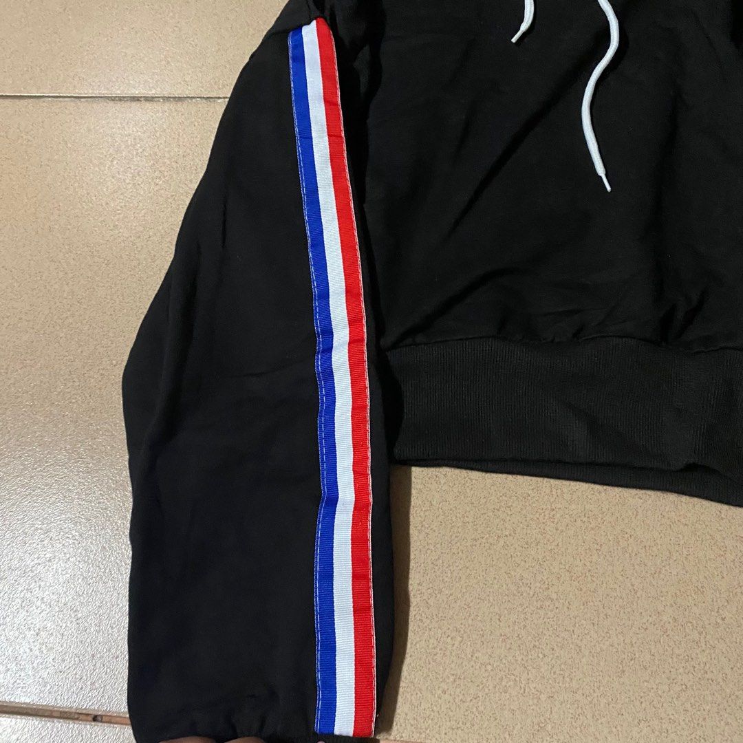 Cropped Jacket (Category: Coats, Jackets and Outerwear) located in San Pedro. Submitted by ranze (Listing ID 1314262295, Image 3). Description: Cropped Jacket with red, white and blue stripes on the sides..