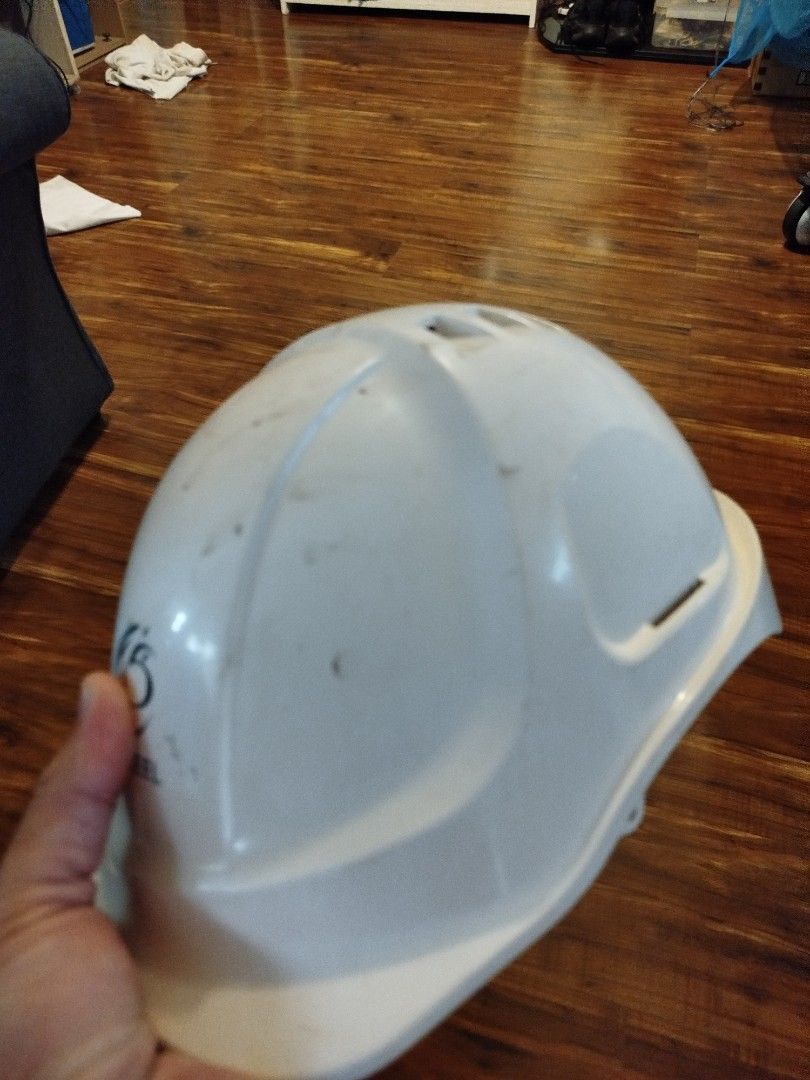 Engineer hard hat (Category: Construction Tools & Equipment) located in Antipolo. Submitted by leeseyer (Listing ID 1314259926, Image 2). Description: engineer hard hat original got from UAE Dubai palm Jumeirah.