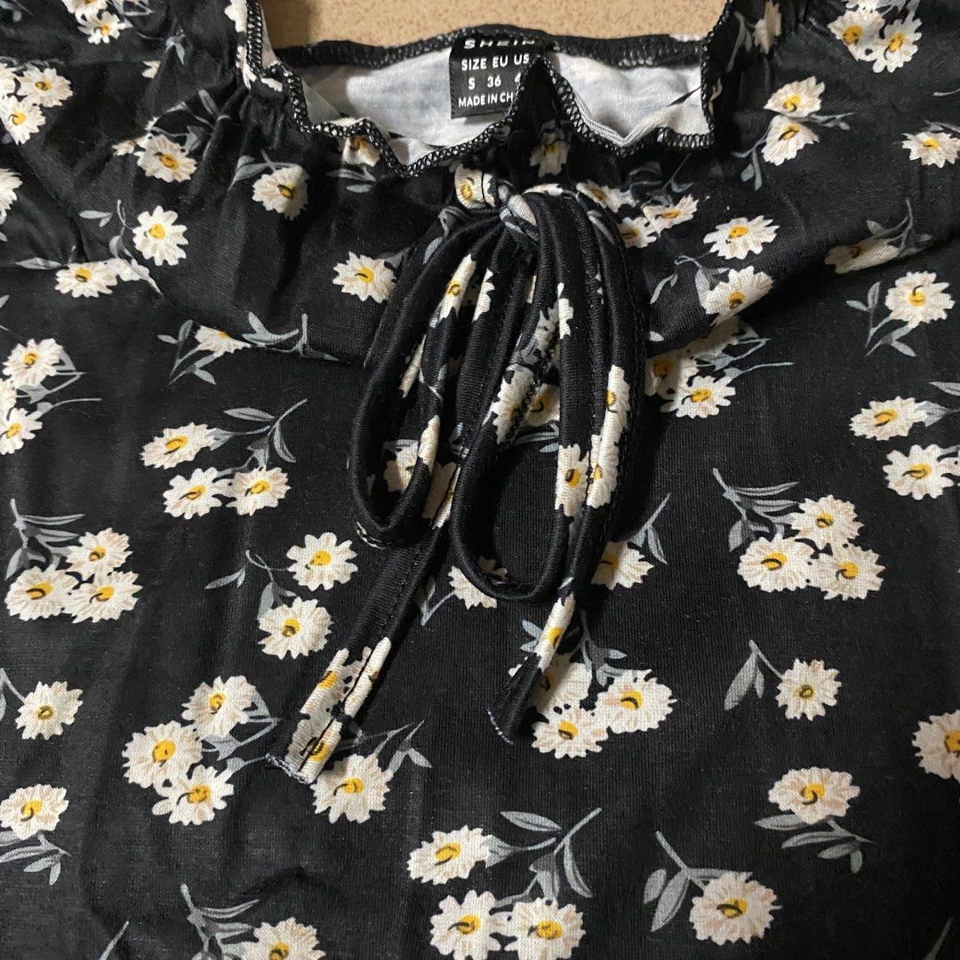 Floral dress (Category: Dresses) located in Manila. Submitted by ranze (Listing ID 1314252492, Image 3). Description: The dress is soooo cute! Perfect for summer! Perfect to wear it while walking on the beach front with a cute little bag. .