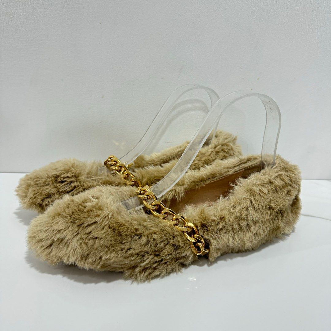 FUR FLATS (Category: Flats & Sandals) located in Daraga. Submitted by luxbicolph (Listing ID 1314322521, Image 3). Description: Made in Italy • NICE WHEN WORN.