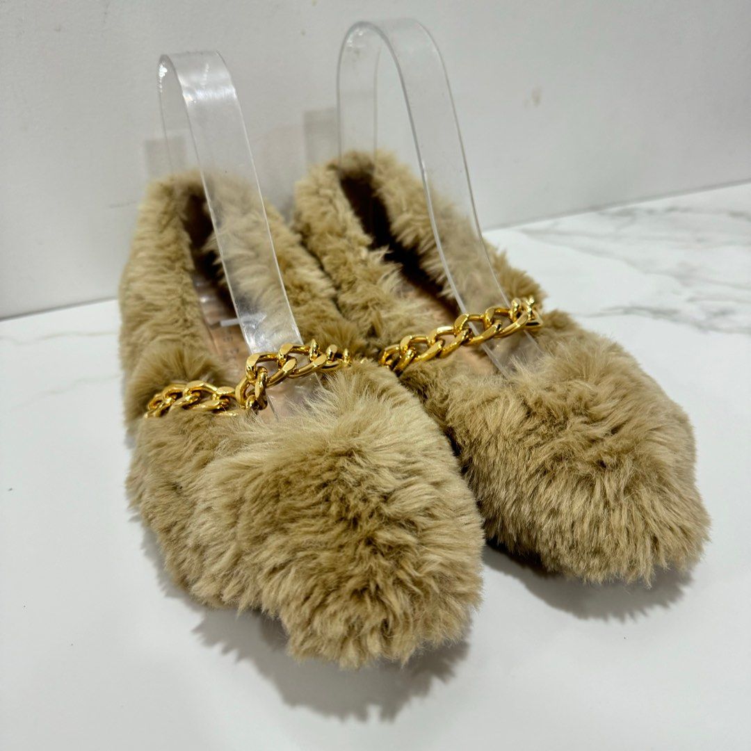 FUR FLATS (Category: Flats & Sandals) located in Daraga. Submitted by luxbicolph (Listing ID 1314322521, Image 2). Description: Made in Italy • NICE WHEN WORN.