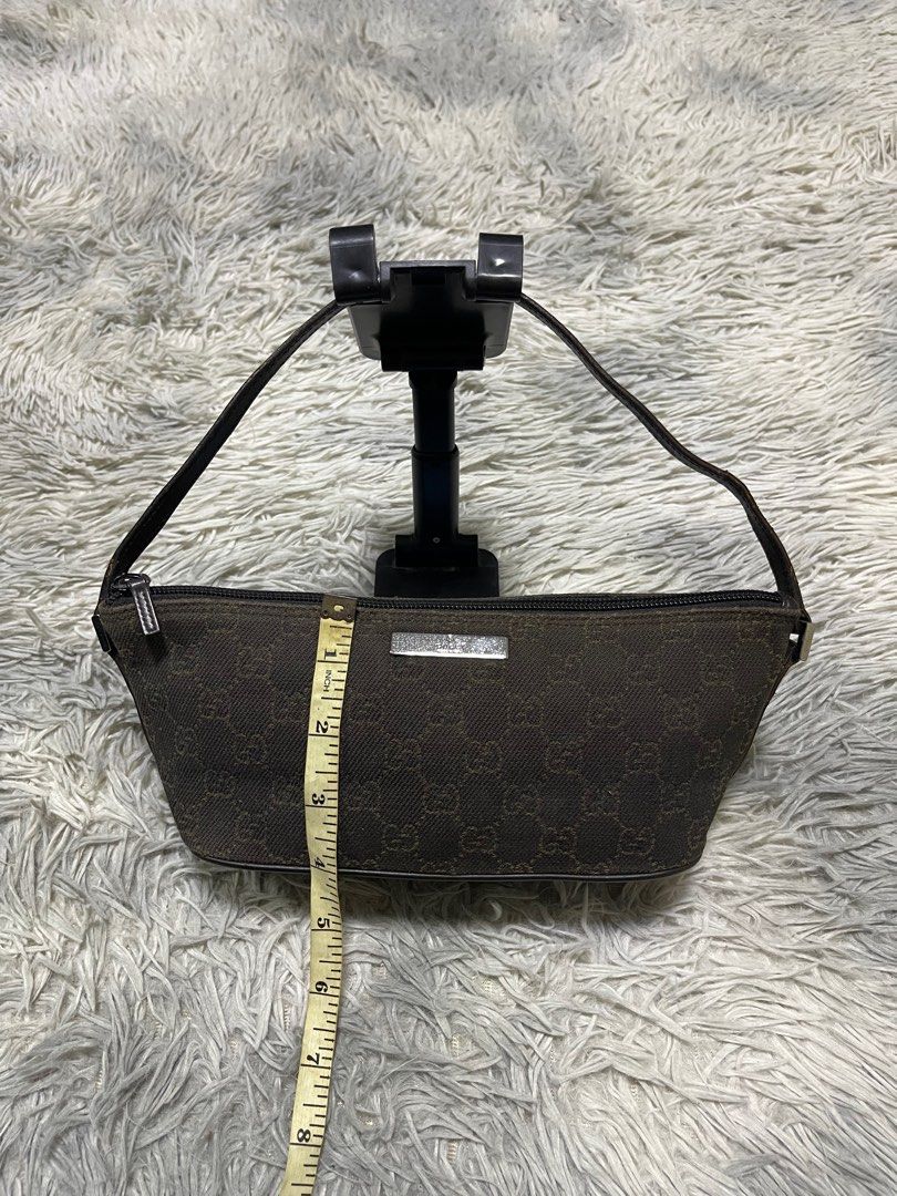 GUCCI Pochette Shoulderbag (Category: Luxury Bags & Wallets) located in Bauang. Submitted by jasperjohn (Listing ID 1314362839, Image 3). Description: Issue sa handle.
