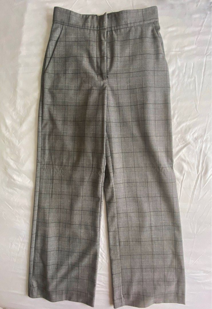 H&M Black and White Flared Plaid Pants with Pockets (Category: Other Bottoms) located in Makati City. Submitted by style.cents (Listing ID 1314185676, Image 1). Description: H&M Black and white plaid trousers Slightly flared, High rise With side pockets No damage, lightly used.