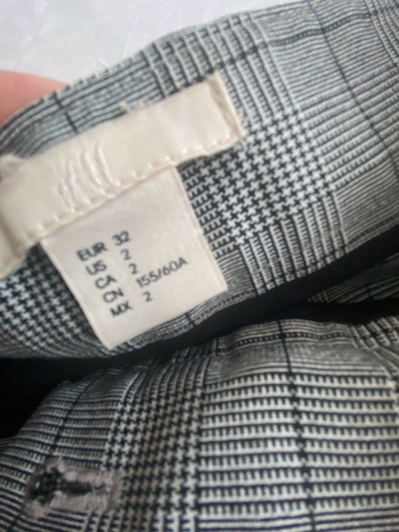 H&M Black and White Flared Plaid Pants with Pockets (Category: Other Bottoms) located in Makati City. Submitted by style.cents (Listing ID 1314185676, Image 2). Description: H&M Black and white plaid trousers Slightly flared, High rise With side pockets No damage, lightly used.