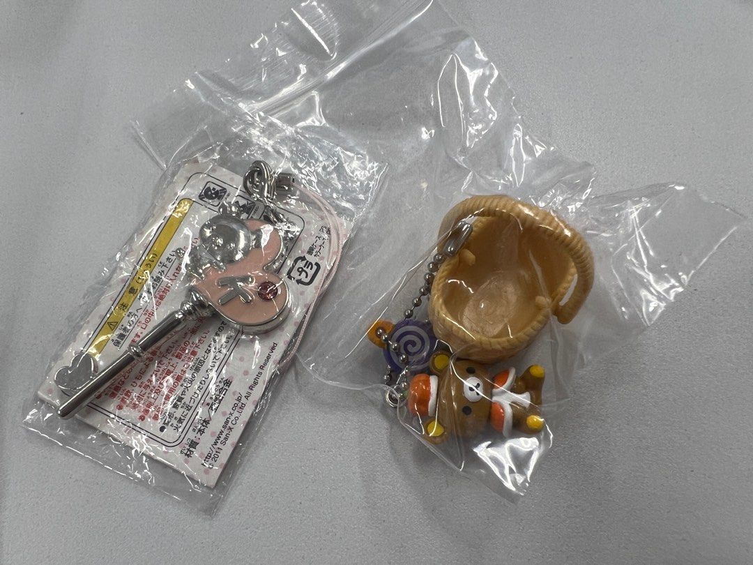 鬆弛熊扭蛋吊飾鎖匙英文字母K拉鍊扣萬聖節糖果籃, 興趣及遊戲, 玩具& 遊戲類- Carousell