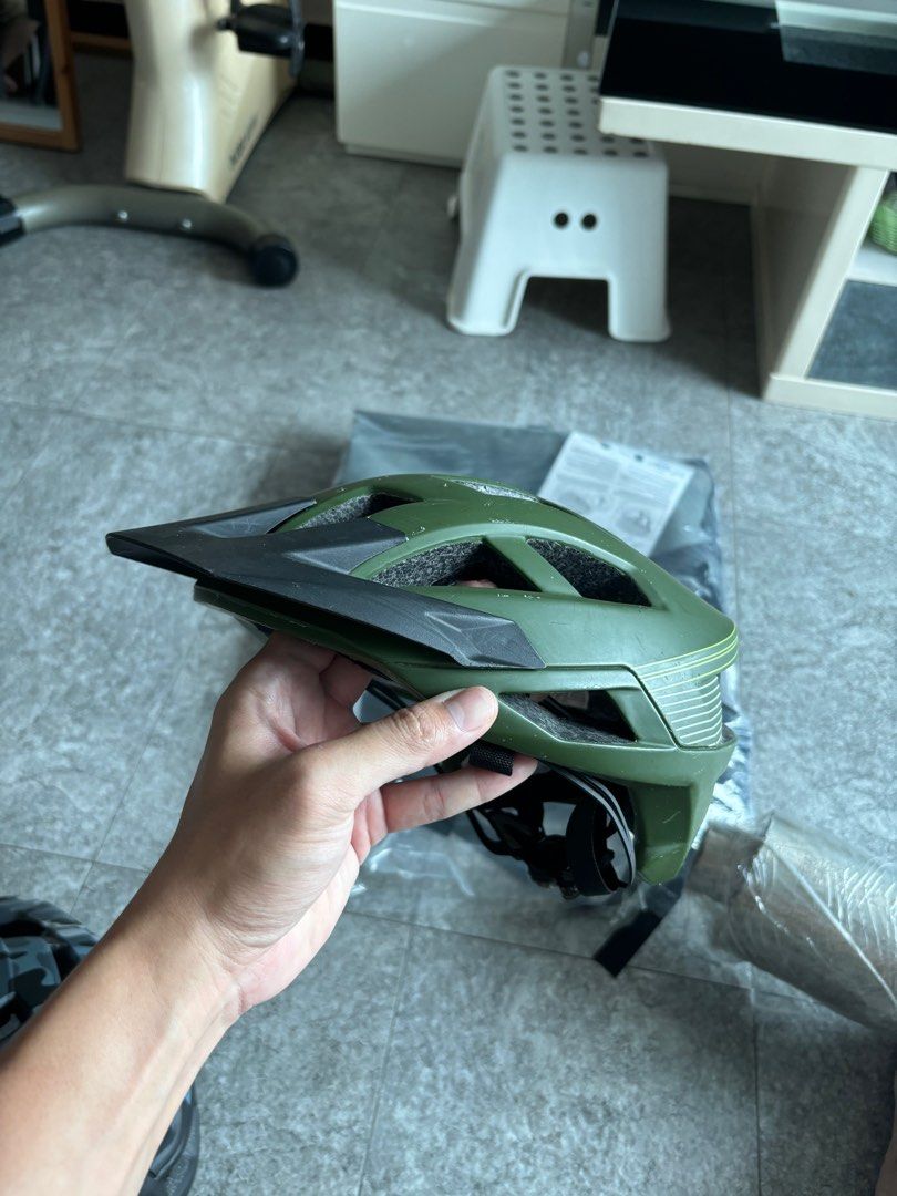 Leatt 2.0 Mtb helmet (Category: Parts & Accessories) located in Singapore. Submitted by hellooooWorld (Listing ID 1314221393, Image 1). Description: M sized 55-59cm .