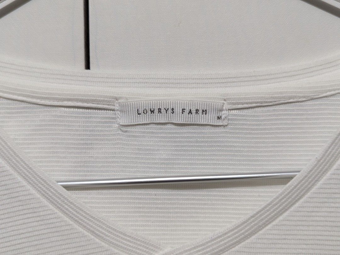 Lowrys Farm Boxy Type White Shirt (Category: Shirts) located in Quezon City. Submitted by mercurials (Listing ID 1314259438, Image 3). Description: In good, used condition With minor issue (see last photo) Loose fit Fits small to medium frame MOP: Gcash/Maya Shipping via Grab/Lalamove/J&T.