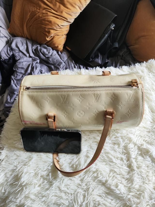 LV papillon cream (Category: Luxury Bags & Wallets) located in Taguig. Submitted by find3rs_keep3rs (Listing ID 1314227435, Image 1). Description: Authentic LV Papillon with stain preloved bags bought in Japan ask for more pics for condition and or flaws if any payment first (gcash/bpi/bdo) delivery thru lala/grab/lbc only meetup BGC area only..