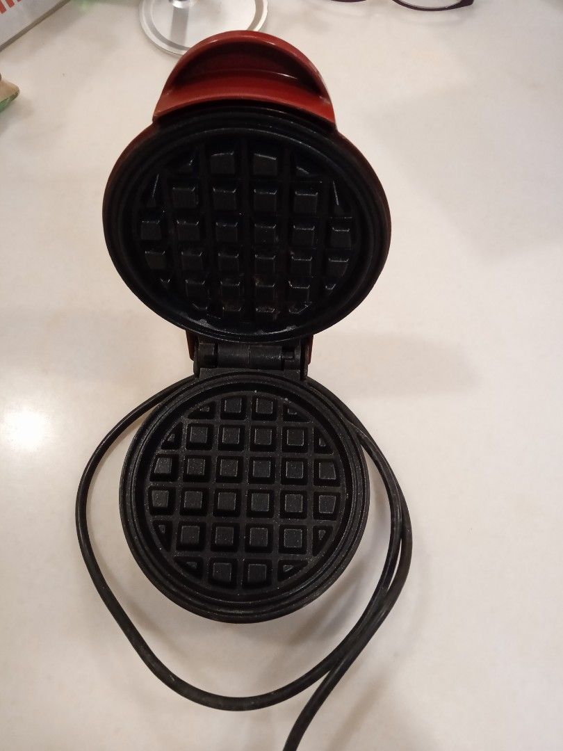 Mini Waffle maker (Category: Other Kitchen Appliances) located in Simpang Ampat. Submitted by shmay9426 (Listing ID 1314297721, Image 2). Description: .