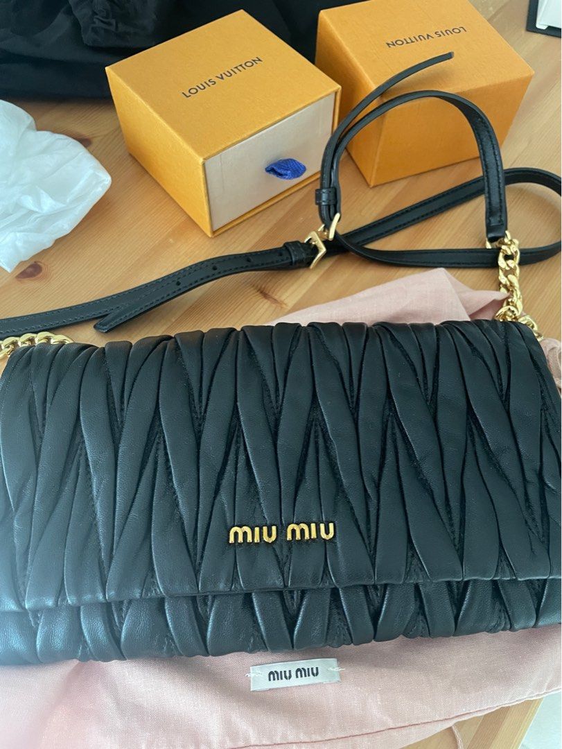 Miu miu wallet on chain deals