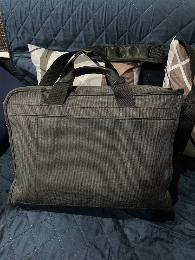 Original Tumi Laptop Bag (Category: Briefcases) located in Caloocan City. Submitted by rtariman (Listing ID 1314323763, Image 3). Description: Original Tumi Laptop Bag Original price: SGD 389 (PHP 16K+) Replacement sling available Slightly negotiable for sure buyer.