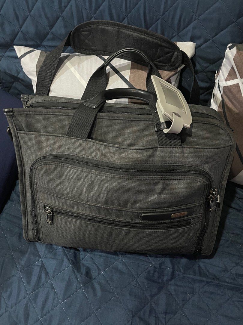 Original Tumi Laptop Bag (Category: Briefcases) located in Caloocan City. Submitted by rtariman (Listing ID 1314323763, Image 2). Description: Original Tumi Laptop Bag Original price: SGD 389 (PHP 16K+) Replacement sling available Slightly negotiable for sure buyer.